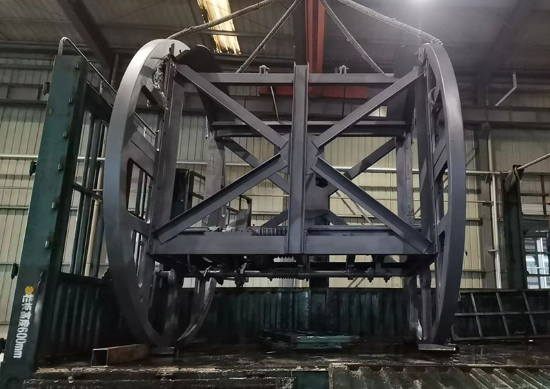  客户定制的翻车机发往湖北宜昌